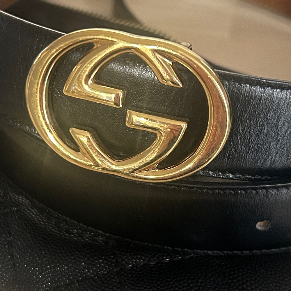 Authentic Gucci Black Belt / Gold Emblem comes w receipt sz Xs